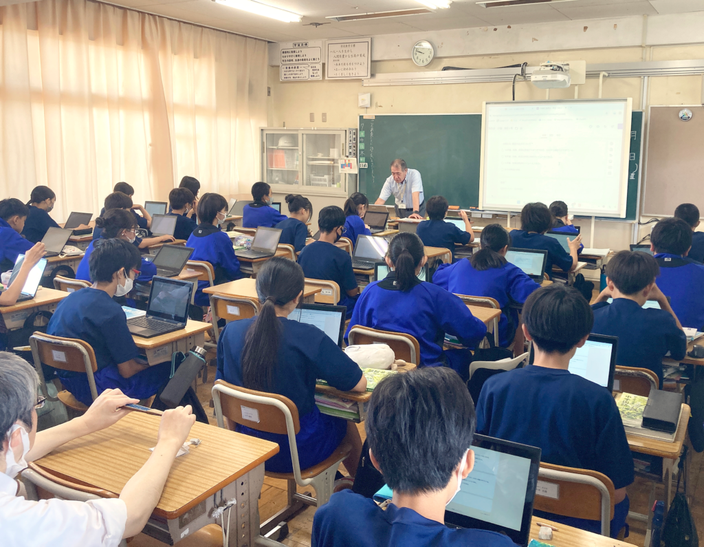 船橋市立飯山満中学校】生成AIで教育DXを実現！公立中学校の先進的なAI活用事例 - ミカサ商事 | 教育機関向けGoogle Workspace  for Education、Chromebook導入支援